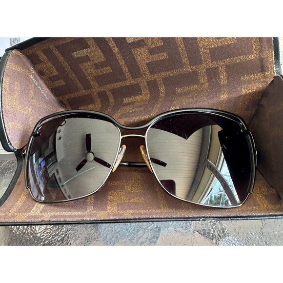 FENDI-Authentic Accessories - FENDI Large Unique Frame Sunnies! Black Mirrored Gradient Lens  💥💲 REDUCED 💥